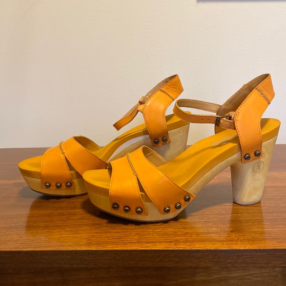 Comfy Cool Clogs / Sandals